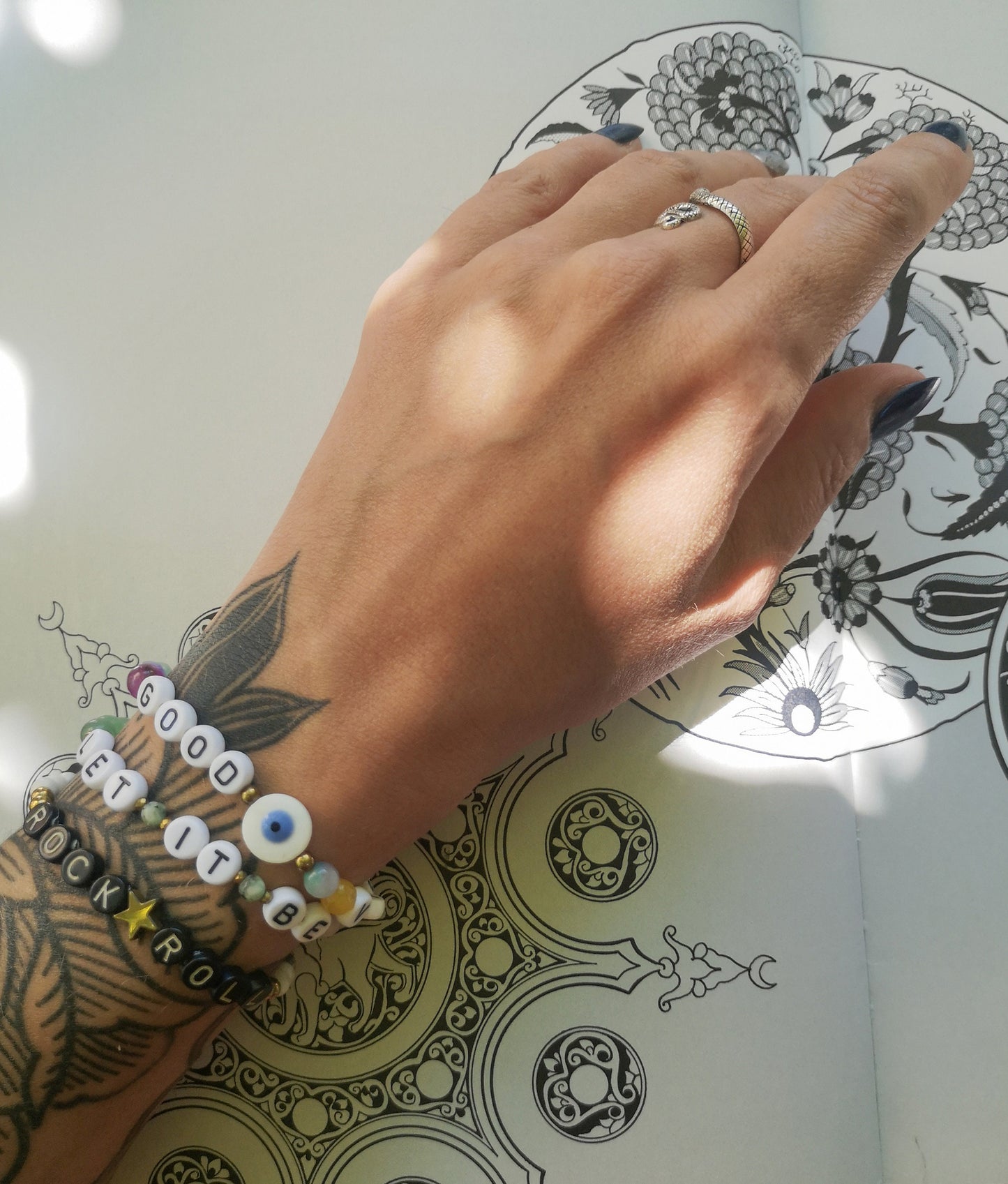 Pulsera de letras LET IT BE, positive, good vibes, piedra natural