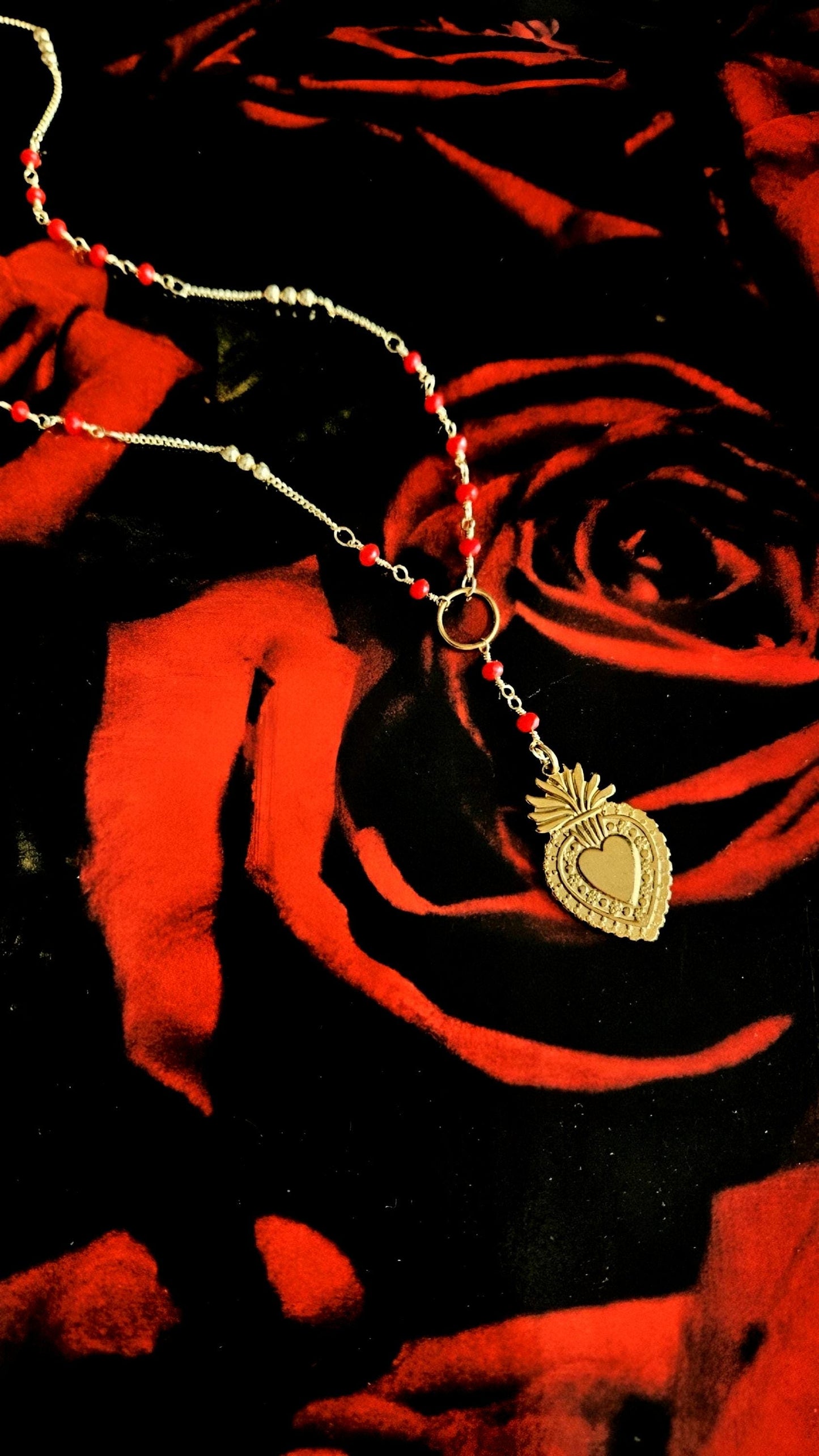 Collar DEVOTION, exvoto, corazón sagrado, (oro + negro)