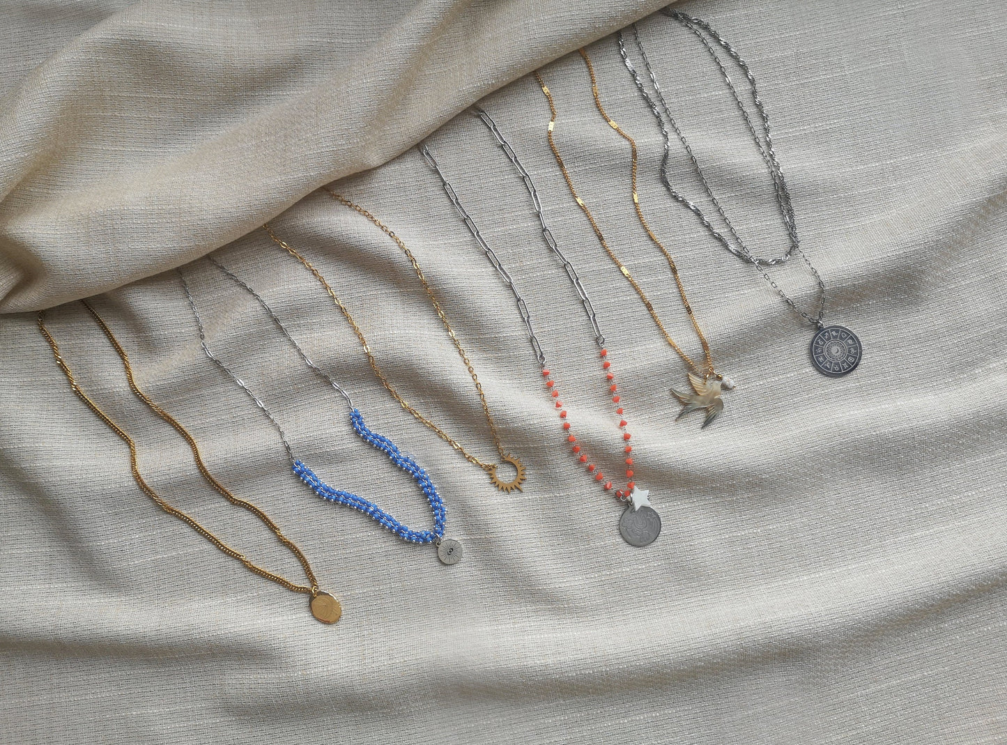 Collar luna, medalla luna,  LUNA CRECIENTE, amuleto para nuevos proyectos, acero inóxidable