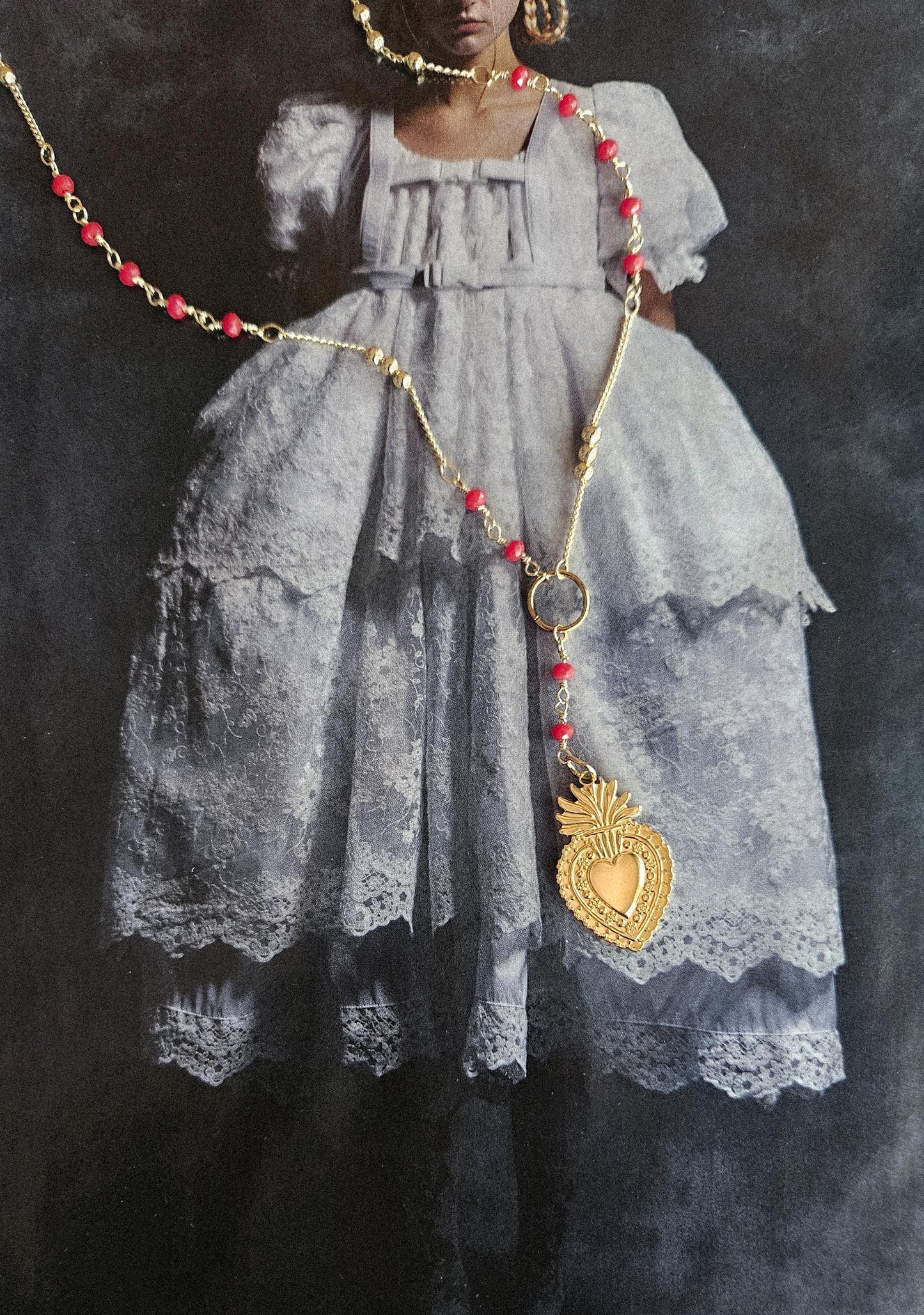 Collar DEVOTION, exvoto, corazón sagrado, (oro + rojo)