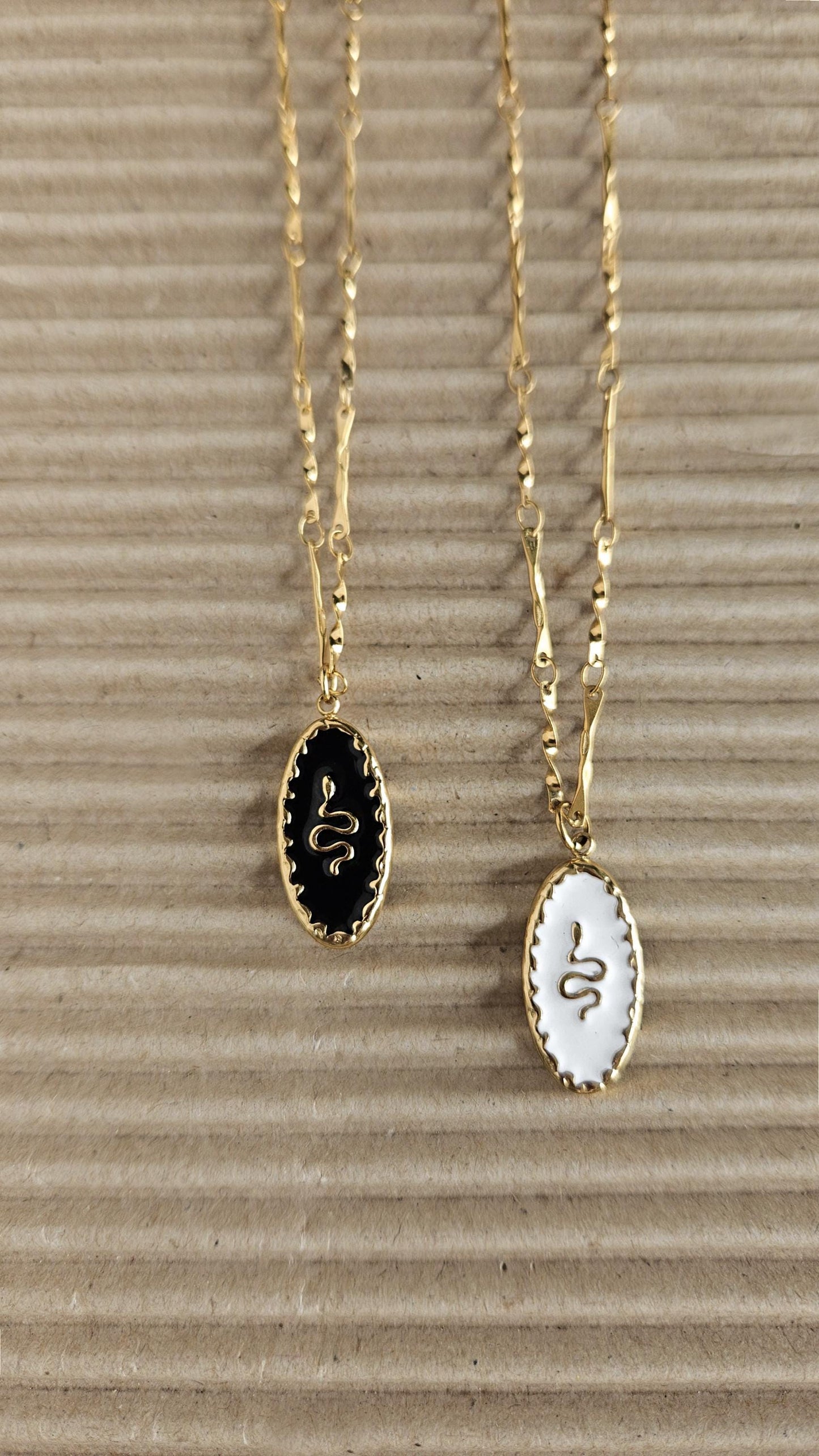 Collar con medalla, MEDUSA