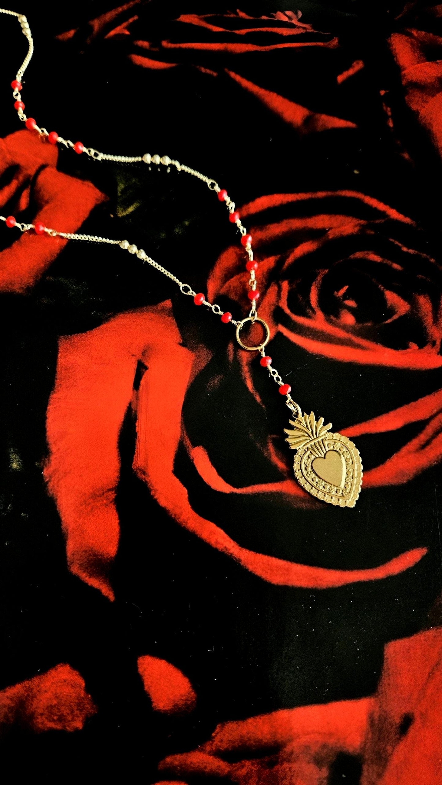 Collar DEVOTION, exvoto, corazón sagrado, (oro + rojo)