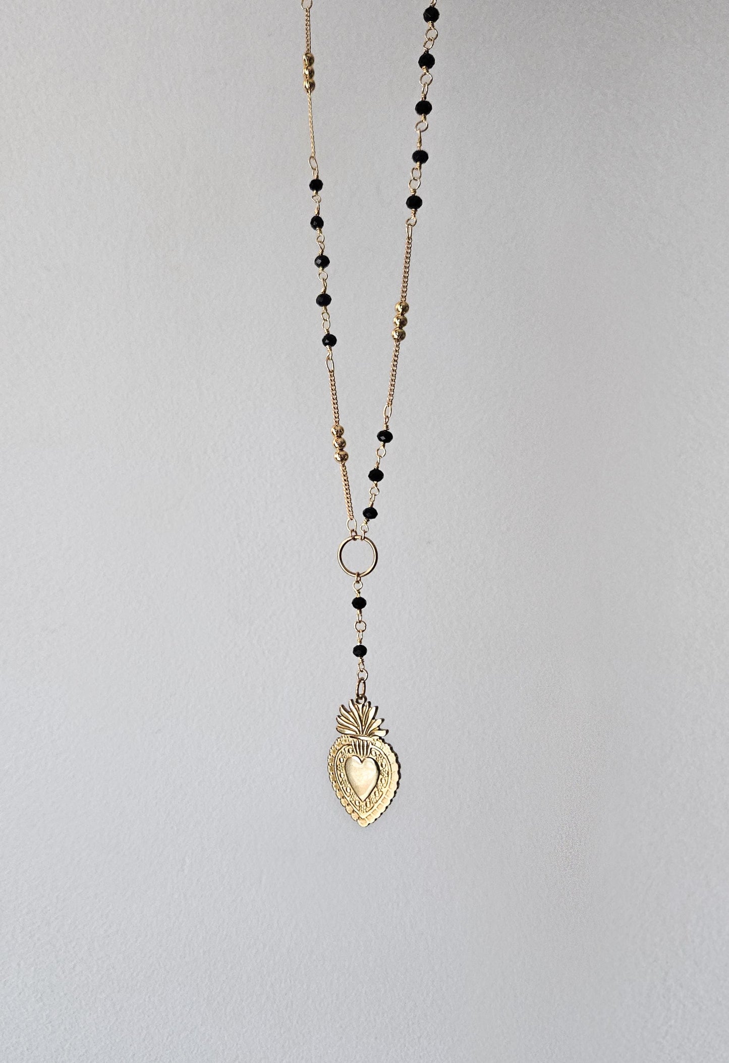 Collar DEVOTION, exvoto, corazón sagrado, (oro + negro)