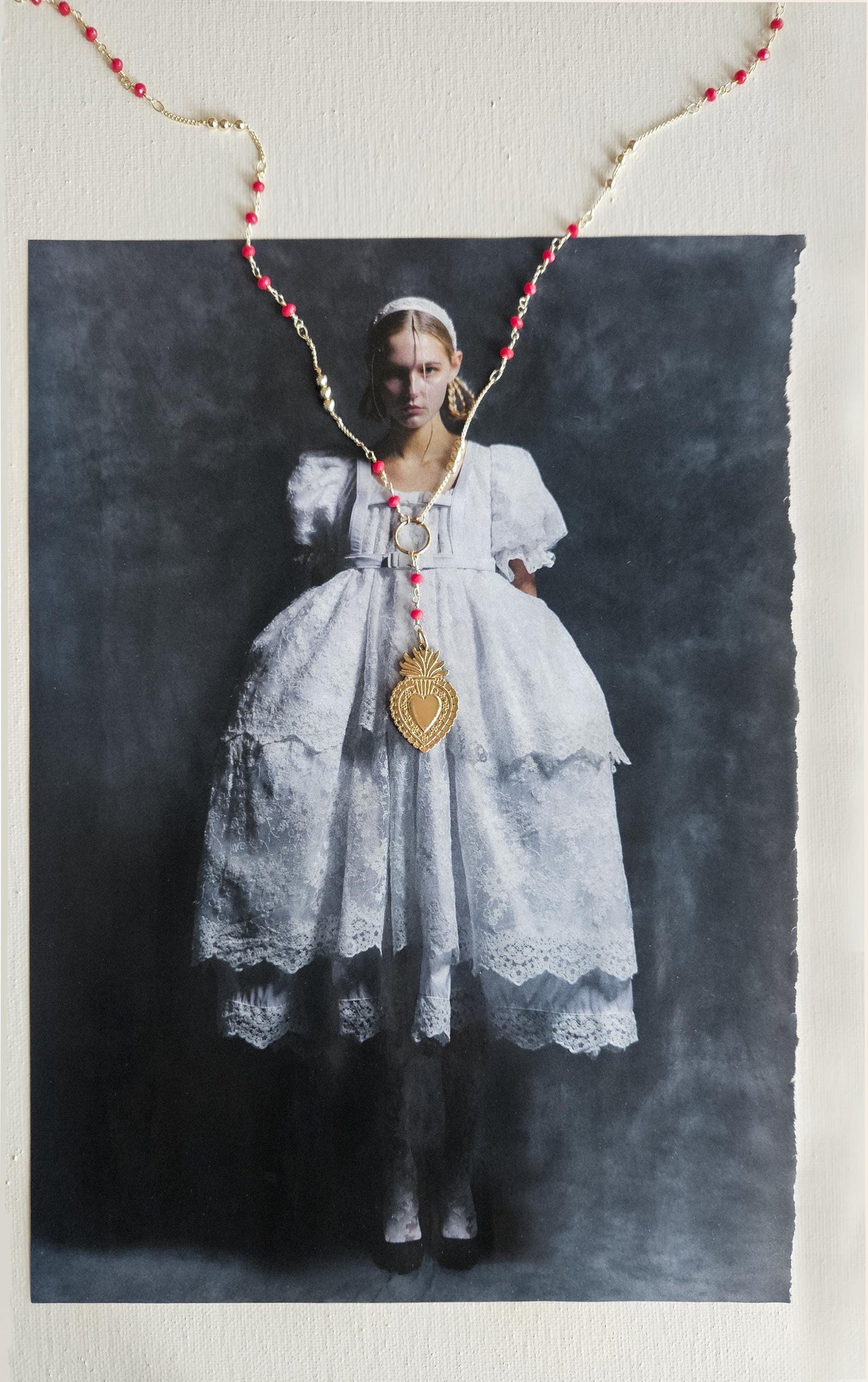 Collar DEVOTION, exvoto, corazón sagrado, (oro + rojo)