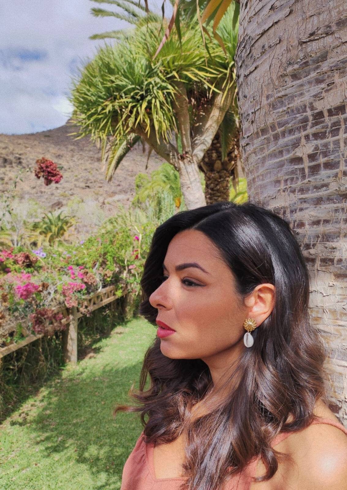 Pendientes Atabey, pendiente dorado con concha kauri, summer feeling, ocean vibes