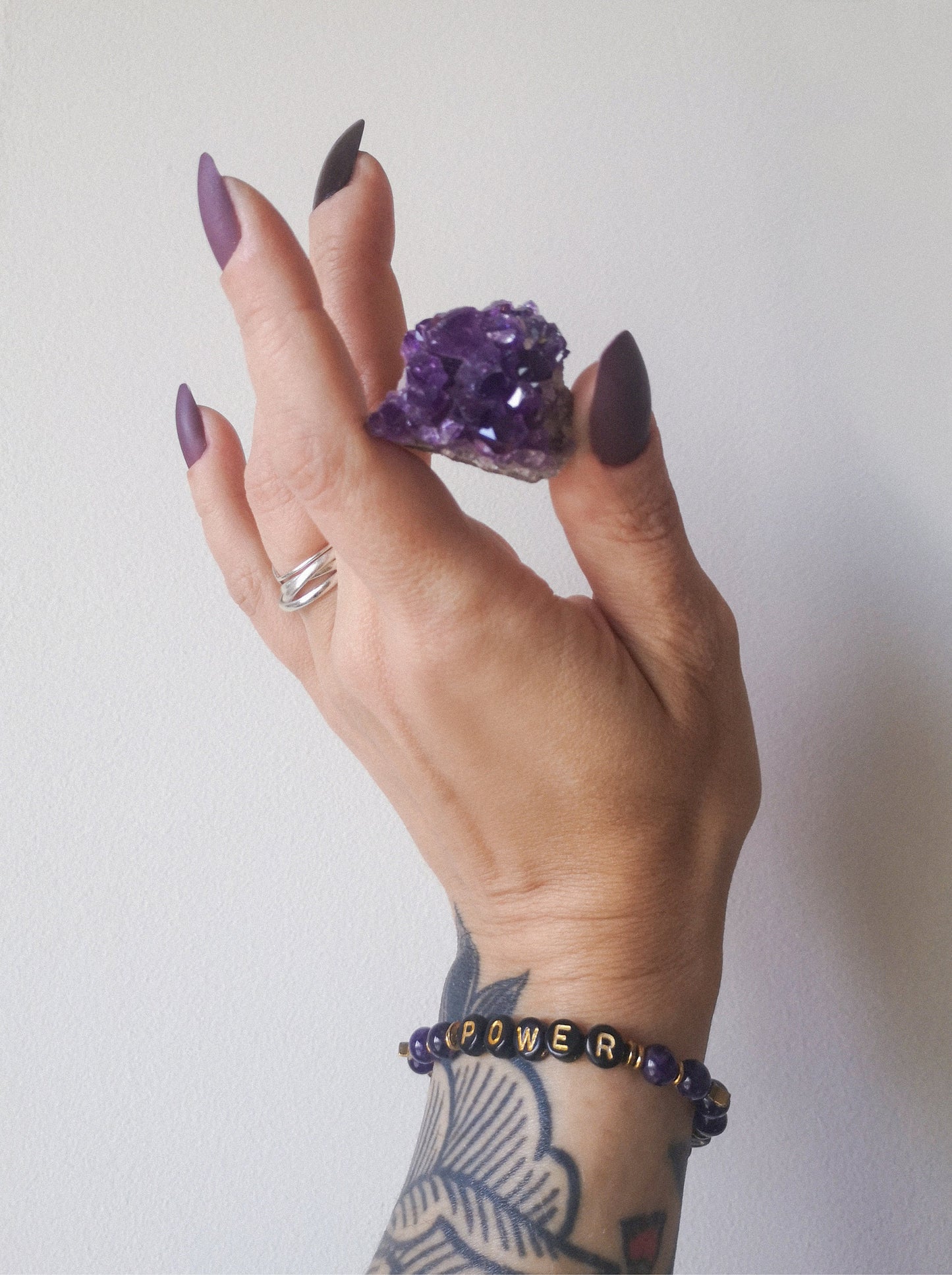 Pulsera de amatista, con mensaje, OWN YOUR POWER, piedra natural