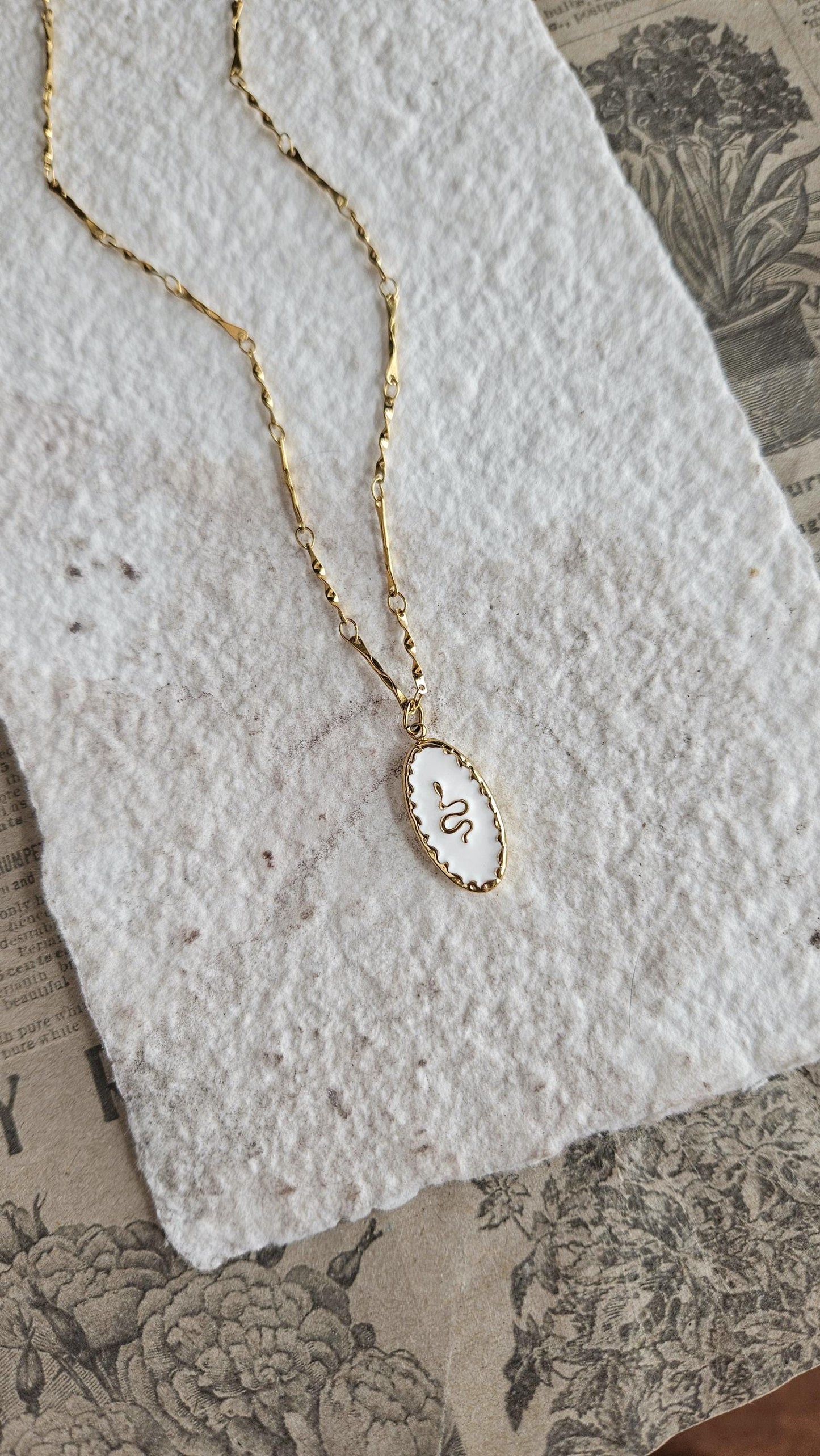 Collar con medalla, MEDUSA