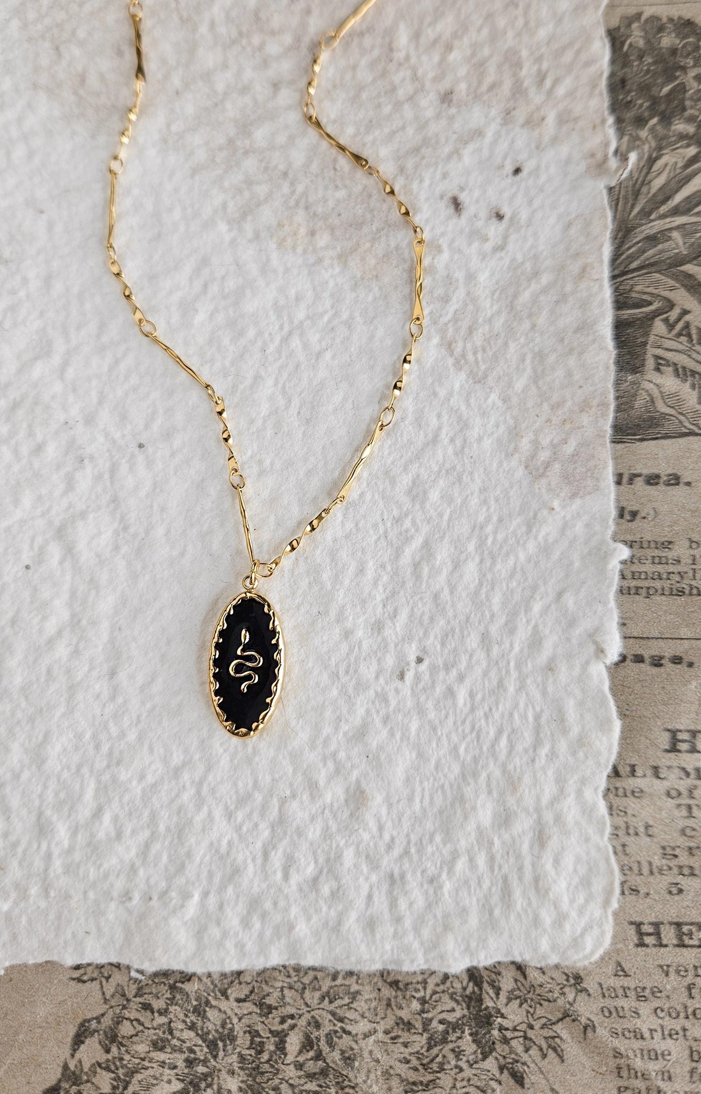 Collar con medalla, MEDUSA