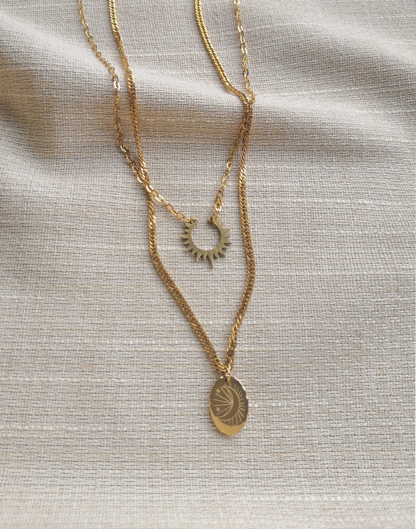 Collar luna, medalla luna,  LUNA CRECIENTE, amuleto para nuevos proyectos, acero inóxidable