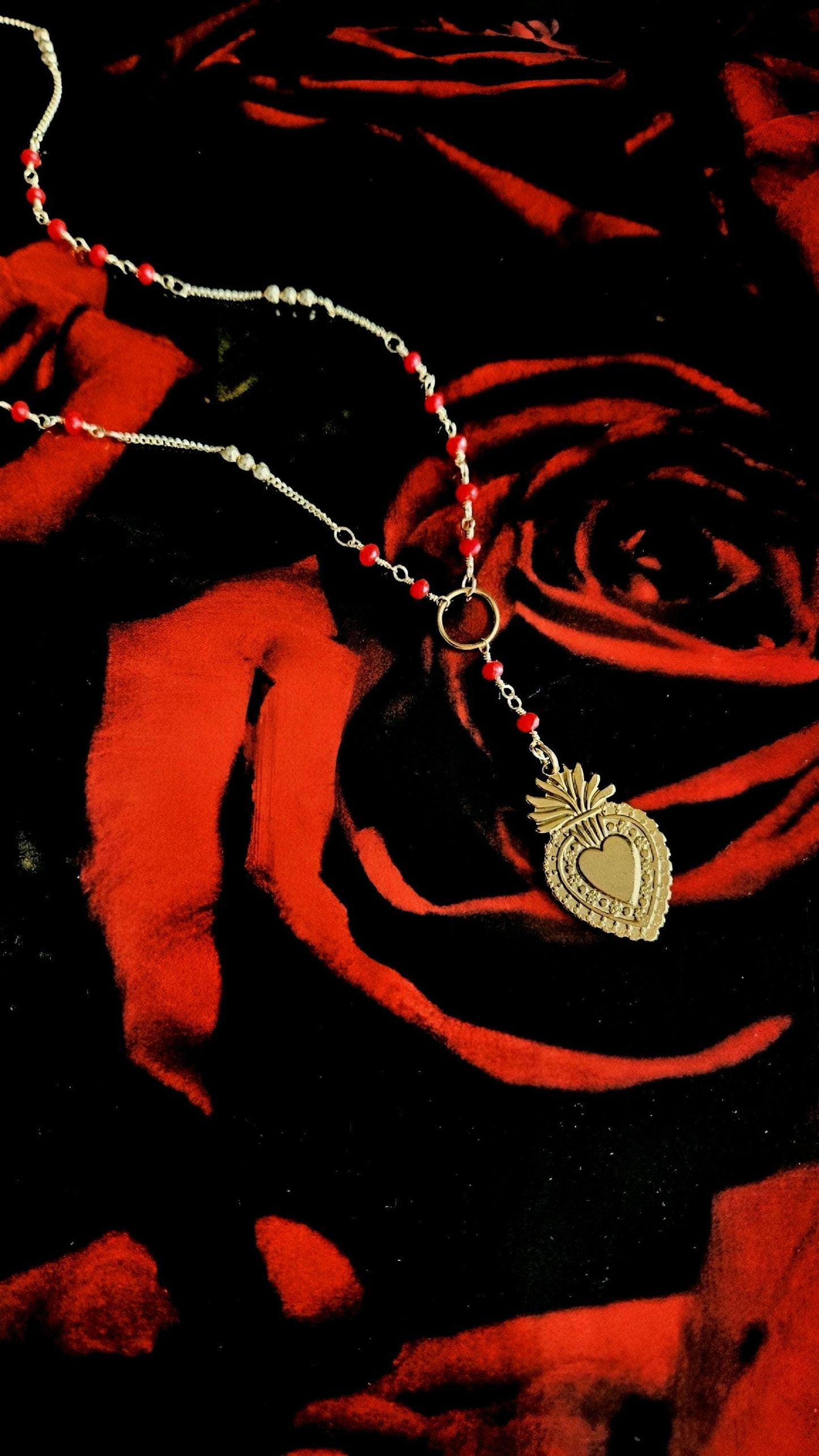 Collar DEVOTION, exvoto, corazón sagrado, (oro + negro)
